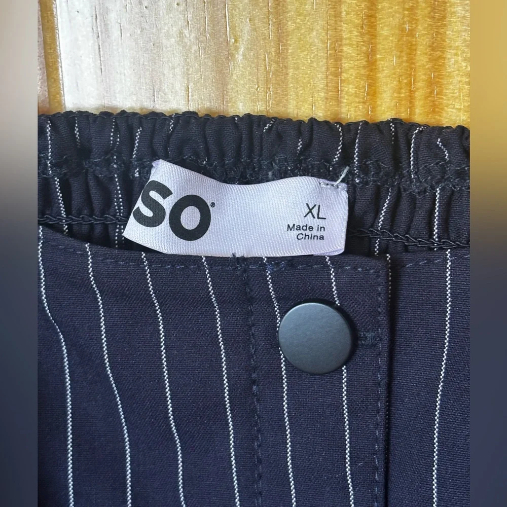 Navy Pinstripe Tailored Vest Top – Button Front – NWOT - Picture 3 of 3